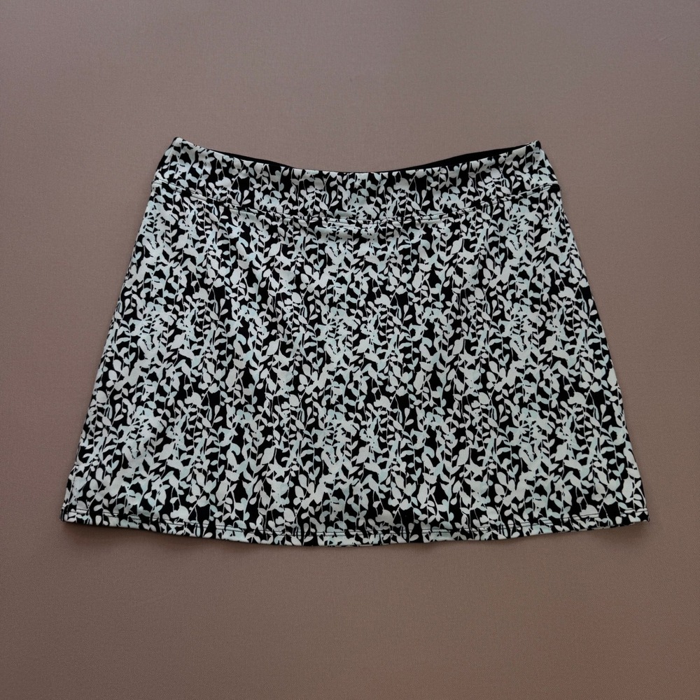 Tranquility by Colorado Clothing Skort Medium Black White Leaf Print Activewear